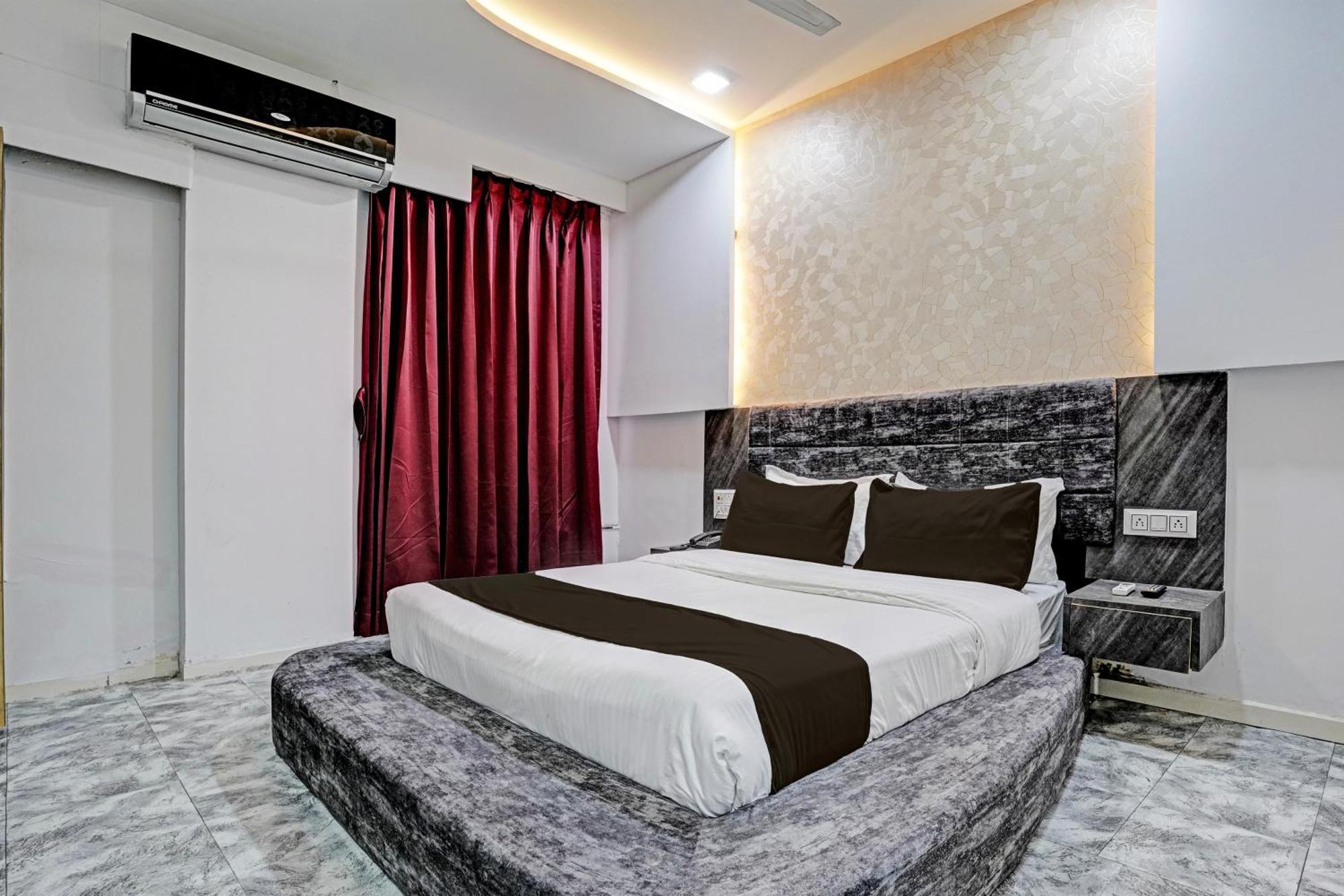 Hotel O Star Galaxy Surat Exterior photo